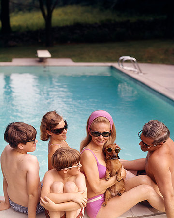 retro swim - 1960s 1970s FAMILY FATHER MOTHER SON DAUGHTER WEARING SUNGLASSES WITH DACHSHUND DOG SITTING TOGETHER BY SWIMMING POOL FUNNY Stock Photo - Rights-Managed, Code: 846-09181901