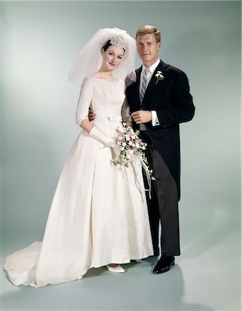 1970s FORMAL FULL LENGTH PORTRAIT OF BRIDE AND GROOM Foto de stock - Con derechos protegidos, Código: 846-02794040
