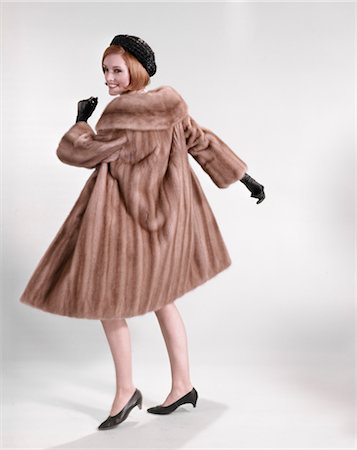 fur - 1960s WOMAN WEARING MINK FUR COAT BLACK HAT SHOES GLOVES TURNING TO LOOK OVER SHOULDER Stock Photo - Rights-Managed, Code: 846-02794226