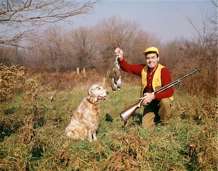 simsearch:846-02797725,k - 1970s MAN WITH HUNTING DOG AND GUN HOLDING UP BRACE OF BIRDS Stock Photo - Rights-Managed, Code: 846-02794255