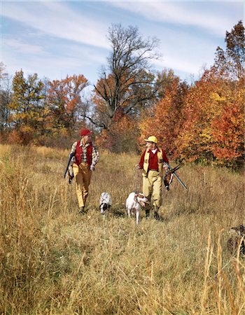 simsearch:846-02797725,k - 1960s TWO MEN WALKING IN AUTUMN FIELD WITH HUNTING DOG AND RIFLES Stock Photo - Rights-Managed, Code: 846-02794257