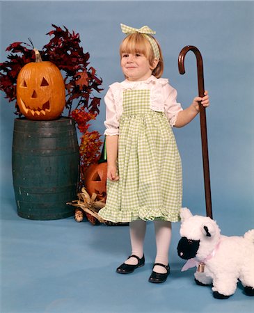 1970s BLOND GIRL COSTUME MARY LITTLE LAMB GREEN GINGHAM DRESS HALLOWEEN PUMPKIN Stock Photo - Rights-Managed, Code: 846-02794406