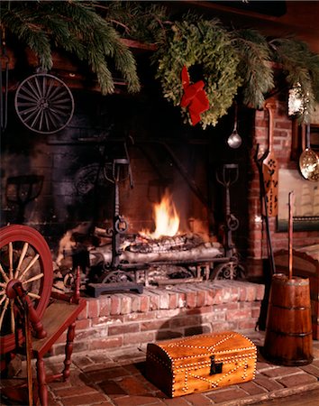 CHRISTMAS OLD TIME FIREPLACE Stock Photo - Rights-Managed, Code: 846-02795277