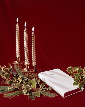 simsearch:846-03165636,k - 1970s BIBLE CANDLES HOLLY Stock Photo - Rights-Managed, Code: 846-02795278