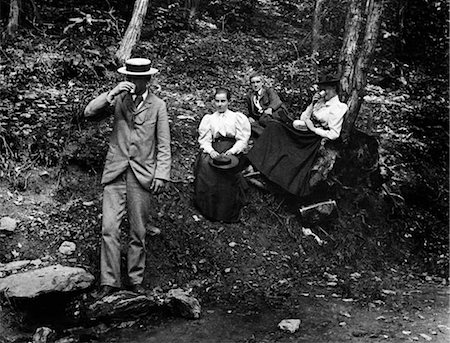 simsearch:846-02795908,k - 1890s 1900s GROUP OF TWO MEN & TWO WOMEN IN WOODS ONE MAN & ONE WOMAN DRINKING Stock Photo - Rights-Managed, Code: 846-02795897