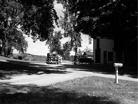 1930s TWO CARS PARKED COUNTRY HOUSE RURAL MAIL BOX RIGHT QUIET TOWN OF VEAZIE NEAR BANGOR MAINE Stock Photo - Rights-Managed, Code: 846-02796319