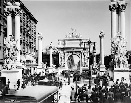 1898 TRIUMPHAL WOOD PLASTER ARCH COLUMNS MADISON SQUARE PARK NYC CELEBRATE COMMODORE DEWEY MANILA VICTORY SPANISH AMERICAN WAR Foto de stock - Con derechos protegidos, Código: 846-02796435