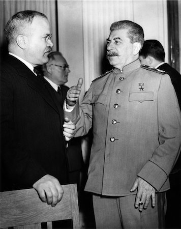 simsearch:846-02796436,k - 1940s JOSEF STALIN RUSSIAN LEADER WITH MOLOTOV YALTA CONFERENCE FEBRUARY 1945 Stock Photo - Rights-Managed, Code: 846-02796472