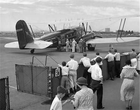 simsearch:846-02795935,k - 1930s PASSENGERS BOARDING AMERICAN AIRLINES CONDOR BIPLANE AIRPLANE FOR COMMERCIAL FLIGHT FROM NEWARK NEW JERSEY USA AIRPORT Stock Photo - Rights-Managed, Code: 846-02796505