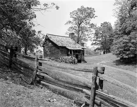 RUSTIC LOG CABIN FROM 1880s BEHIND POST & RAIL FENCE IN BLUE RIDGE MOUNTAINS Stock Photo - Rights-Managed, Code: 846-02796642