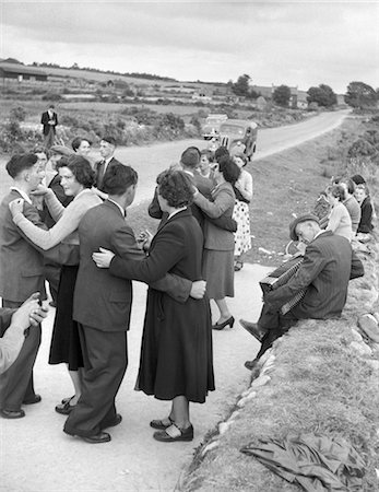 simsearch:846-02797902,k - 1950s GROUP OF MEN AND WOMEN DANCING IN A RURAL ROAD NEAR BANTRY IRELAND OUTDOOR Stock Photo - Rights-Managed, Code: 846-02796682