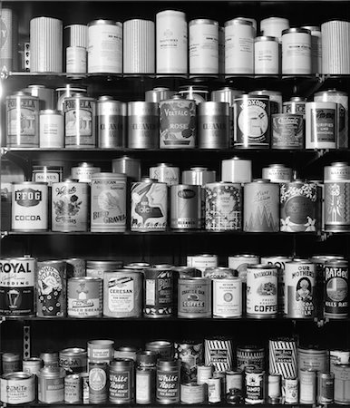 1930s 1940s TIN CANS AND CONTAINERS ON SHELVES Foto de stock - Con derechos protegidos, Código: 846-02796794