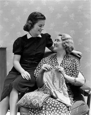 simsearch:846-02797902,k - 1940s TWO WOMEN MOTHER DAUGHTER SITTING ON CHAIR MOTHER KNITTING Stock Photo - Rights-Managed, Code: 846-02797077