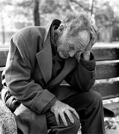 simsearch:846-02792220,k - 1970s DESTITUTE ELDERLY MAN SITTING ON PARK BENCH WITH HEAD IN HANDS OUTDOOR Stock Photo - Rights-Managed, Code: 846-02797735