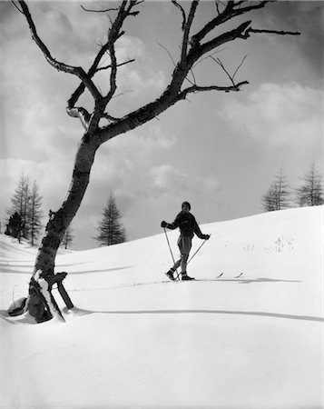 simsearch:846-02797740,k - 1930s CROSS COUNTRY SKIER NEAR TREE Stock Photo - Rights-Managed, Code: 846-02797782