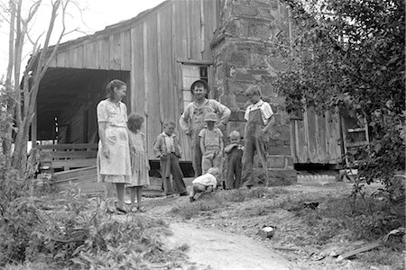 farming growth in 1930s - 1930s RURAL FARM FAMILY PIONEER MOTHER FATHER CHILDREN Stock Photo - Rights-Managed, Code: 846-02797825