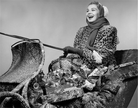 retro woman with christmas presents - 1950s CHRISTMAS SLEIGH PRESENTS SCARF HAT SMILING WOMAN Stock Photo - Rights-Managed, Code: 846-02797873