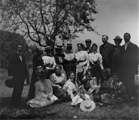 GROUP POSED FOR FORMAL FAMILY REUNION PHOTOGRAPH Stock Photo - Rights-Managed, Code: 846-02791844
