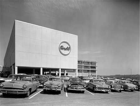 simsearch:846-02795606,k - 1950s GULF OIL COMPANY OFFICE BUILDING CITY LINE AVENUE PHILADELPHIA PA LOGO ON FRONT OF BUILDING CARS IN PARKING LOT Stock Photo - Rights-Managed, Code: 846-02791992