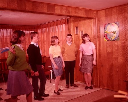 dart - 1960s GROUP OF TEENS THROWING DARTS AT DARTBOARD Stock Photo - Rights-Managed, Code: 846-02792564
