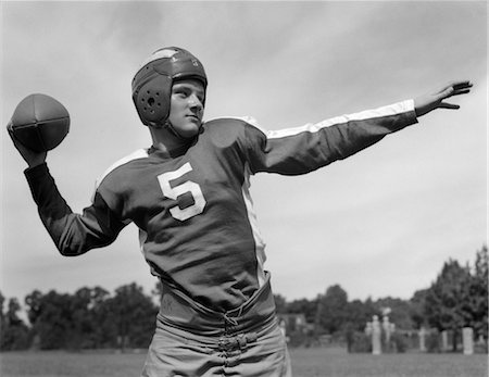 1940s YOUNG TEEN QUARTERBACK ABOUT TO TOSS FOOTBALL PASS Stock Photo - Rights-Managed, Code: 846-02792832
