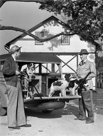 simsearch:846-02797725,k - 1940s TWO MEN HOLDING SHOTGUNS AT REAR OF A STATION WAGON WITH SPANIEL HUNTING DOGS ONBOARD Stock Photo - Rights-Managed, Code: 846-02793004