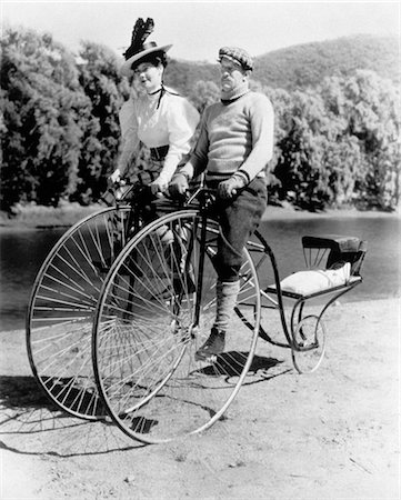 1890s FAMILY RIDING ON UNUSUAL TANDEM BICYCLE WITH BABY IN REAR Stock Photo - Rights-Managed, Code: 846-02793334