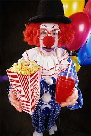 CLOWN WITH GLASSES AND HAT HOLDING POPCORN AND DRINK Stock Photo - Rights-Managed, Code: 846-03164021