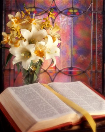 simsearch:846-03165636,k - SPRING BOUQUET OF LILIES AND DAFFODILS WITH AN OPEN BIBLE BY STAINED GLASS WINDOW Stock Photo - Rights-Managed, Code: 846-03164197