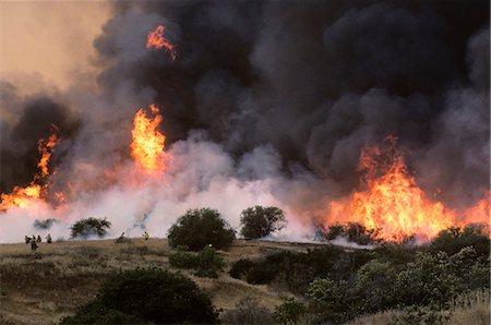 fire hazard - BILLOWING BLACK SMOKE & FLAMES FROM FOREST BRUSH FIRE OJAI, CALIFORNIA Stock Photo - Rights-Managed, Code: 846-03164286