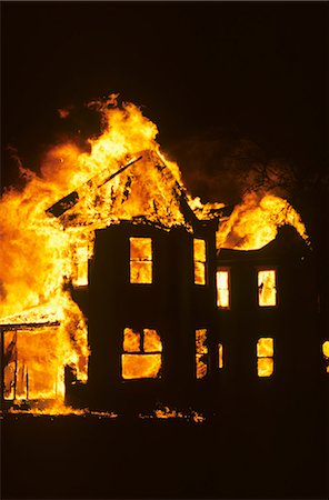 retro house - HOUSE TOTALLY ENGULFED IN FIRE AT NIGHT Stock Photo - Rights-Managed, Code: 846-03164287