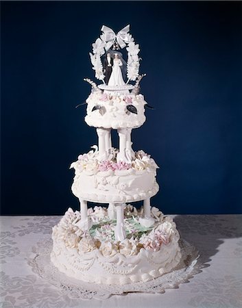 1960s THREE TIER ORNATELY DECORATED WEDDING CAKE Stock Photo - Rights-Managed, Code: 846-03164427