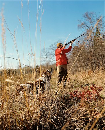 simsearch:846-02797725,k - 1970s MAN HUNTER WITH DOG SHOOTING GUN IN AUTUMN FIELD Stock Photo - Rights-Managed, Code: 846-03164540