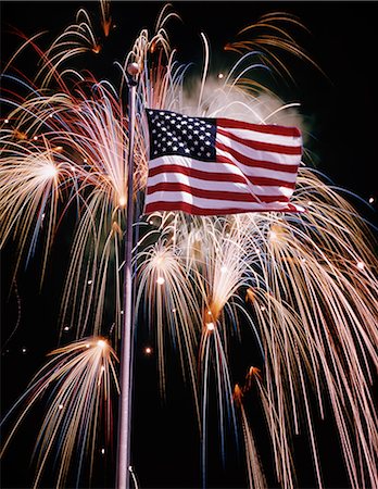 DRAPEAU AMÉRICAIN DES ANNÉES 1970 ET FEUX D'ARTIFICE Photographie de stock - Rights-Managed, Code: 846-03164625