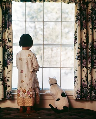 LITTLE GIRL & CAT AT WINDOW Stock Photo - Rights-Managed, Code: 846-03164845