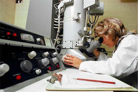 experimenting - 1970s LABORATORY WOMAN TECHNICIAN USING ELECTRON MICROSCOPE Stock Photo - Rights-Managed, Code: 846-03164931