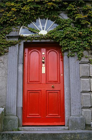 TRALEE, IRELAND COUNTY KERRY RED DOOR WITH IVY Stock Photo - Rights-Managed, Code: 846-03165322