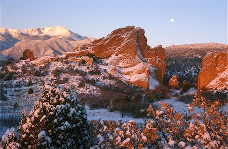 GARDEN OF THE GODS, CO SUNRISE IN WINTER WITH PIKES PEAK IN BACKGROUND Stock Photo - Rights-Managed, Code: 846-03165460