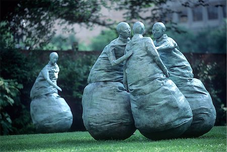 simsearch:846-03165513,k - JARDIN DE SCULPTURES HIRSHHORN CONSERVATION PIÈCES WASHINGTON DC USA Photographie de stock - Rights-Managed, Code: 846-03165486