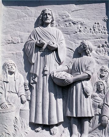 simsearch:846-03165636,k - BAS RELIEF OF JESUS BREAKING A LOAF OF BREAD DEPICTING THE MIRACLE OF LOAVES AND FISHES Stock Photo - Rights-Managed, Code: 846-03165562