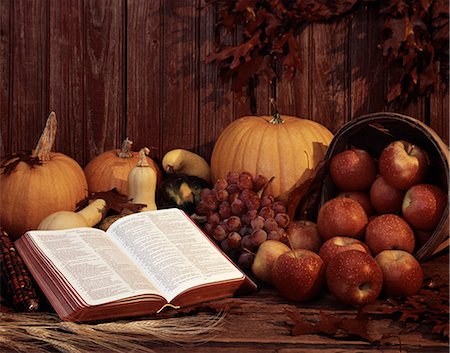 simsearch:846-03165636,k - BIBLE OPEN TO PSALMS AND HARVEST BASKET OF APPLES PUMPKINS GRAPES AND AUTUMN LEAVES Stock Photo - Rights-Managed, Code: 846-03165582