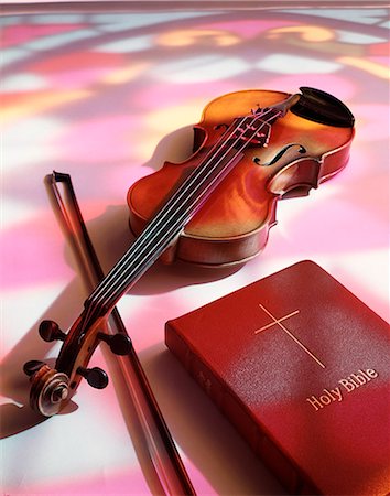 simsearch:846-03165636,k - VIOLIN AND BIBLE SHADOW FROM STAINED GLASS Stock Photo - Rights-Managed, Code: 846-03165708