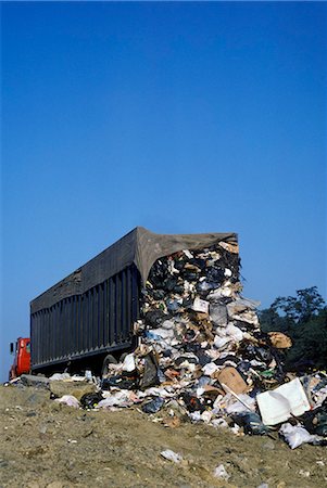 dump truck - TRUCK UNLOADING TRASH AT LANDFILL BEDFORD COUNTY, PENNSYLVANIA Stock Photo - Rights-Managed, Code: 846-03165899