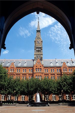 simsearch:846-03165513,k - GEORGETOWN UNIVERSITY, WASHINGTON, DC HEALY HALL À TRAVERS ARCHWAY Photographie de stock - Rights-Managed, Code: 846-03165966