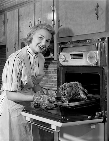 retro wife cooking - 1950s STOVE WIFE KITCHEN COOKING Stock Photo - Rights-Managed, Code: 846-03163343