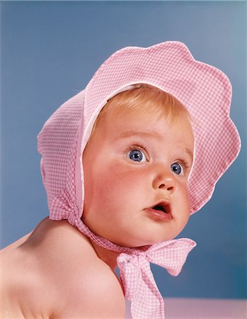 1960s VERY CUTE BLUE EYED BABY WEARING RED WHITE CHECKED BONNET HAT LOOKING UP Stock Photo - Rights-Managed, Code: 846-03163946