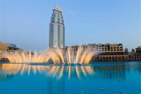 fountain - Quartier du centre-ville avec la fontaine de Dubaï, adresse édifice et Palace Hotel, Dubai, Émirats Arabes Unis, Moyen-Orient Photographie de stock - Rights-Managed, Code: 841-05785666