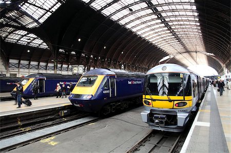 platform - Locomotives at London Paddington station, London, England, United Kingdom, Europe Stock Photo - Rights-Managed, Code: 841-05781090