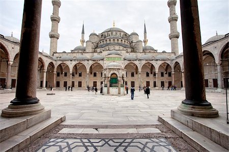 simsearch:841-03067143,k - Inner courtyard of the Blue Mosque, built in Sultan Ahmet I in 1609, designed by architect Mehmet Aga, Istanbul, Turkey, Europe Stock Photo - Rights-Managed, Code: 841-05781570