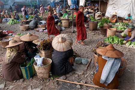Morning market, Hsipaw, Northern Shan State, Myanmar, Asia Stock Photo - Rights-Managed, Code: 841-05781888